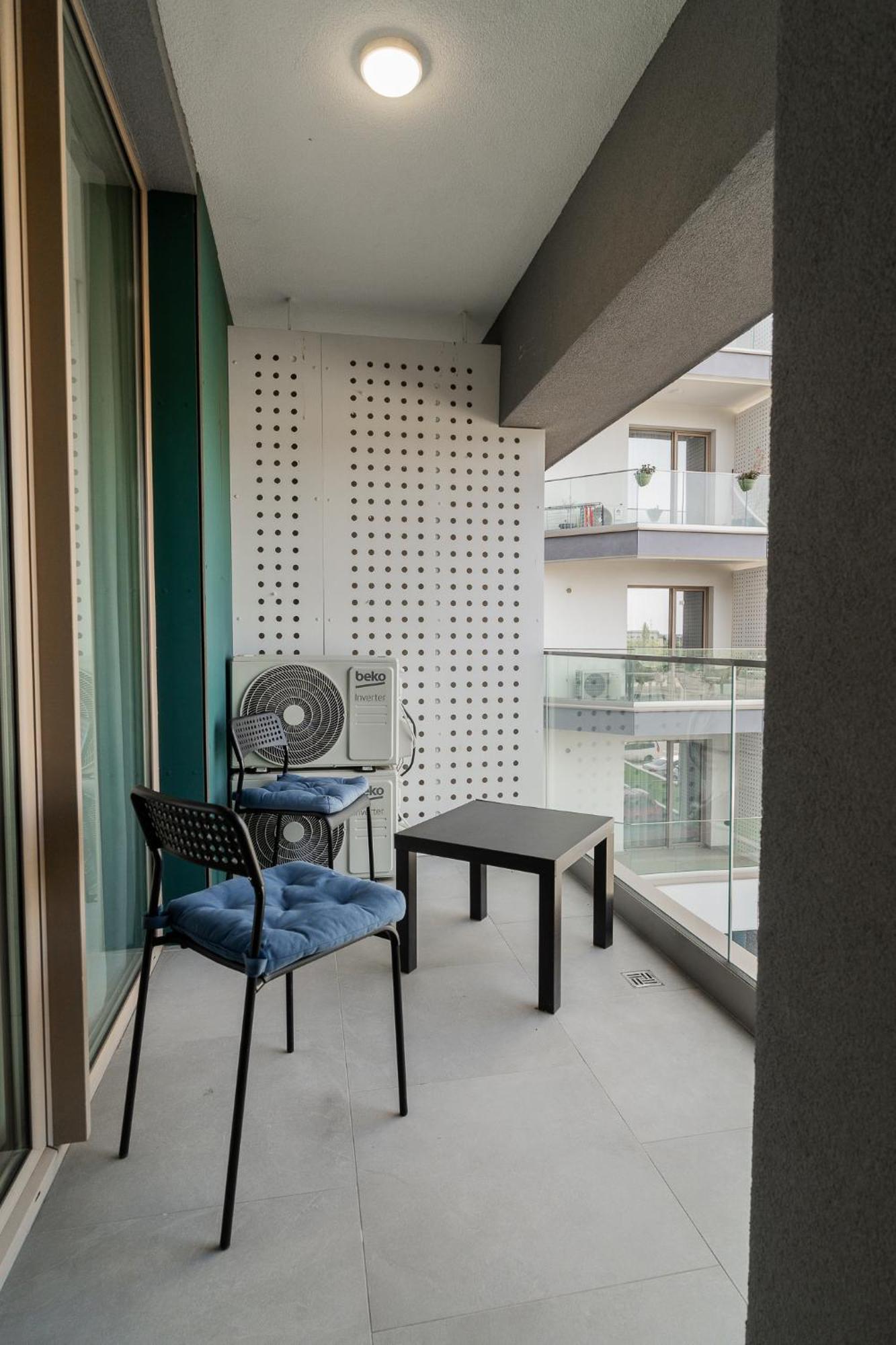 Lagoon Park With View Apartment