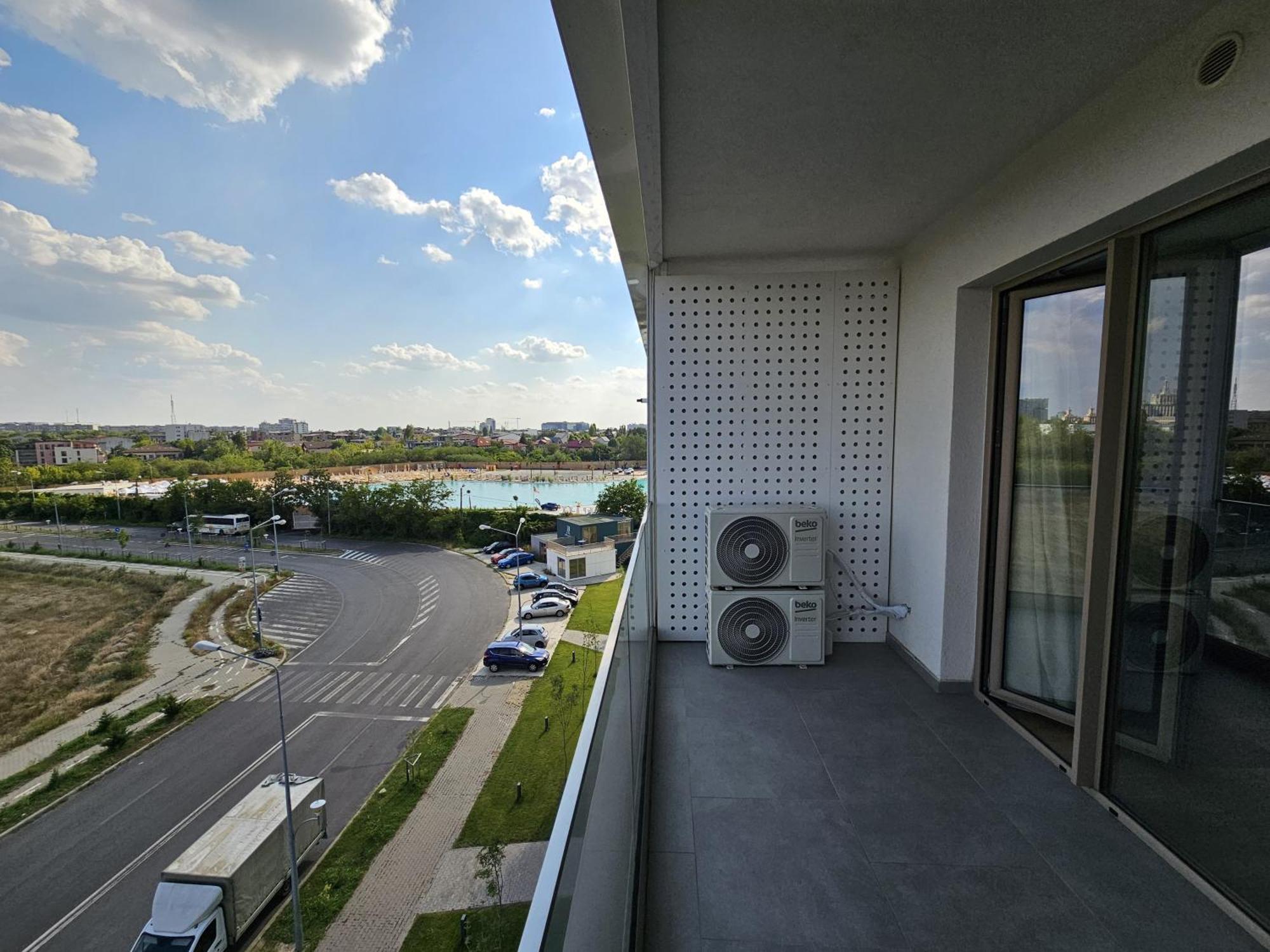 Lagoon Park With View Apartment